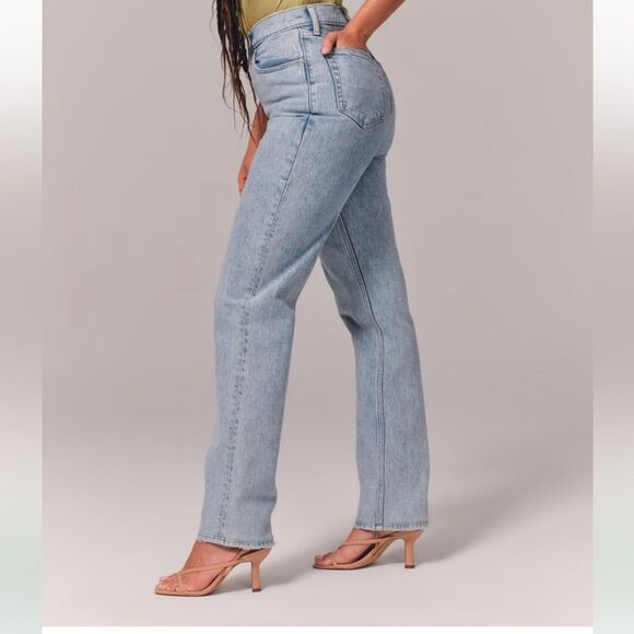 Abercrombie & Fitch 4 Asymmetrical Button Ultra High Rise Straight Leg 90s Jean - Picture 10 of 15